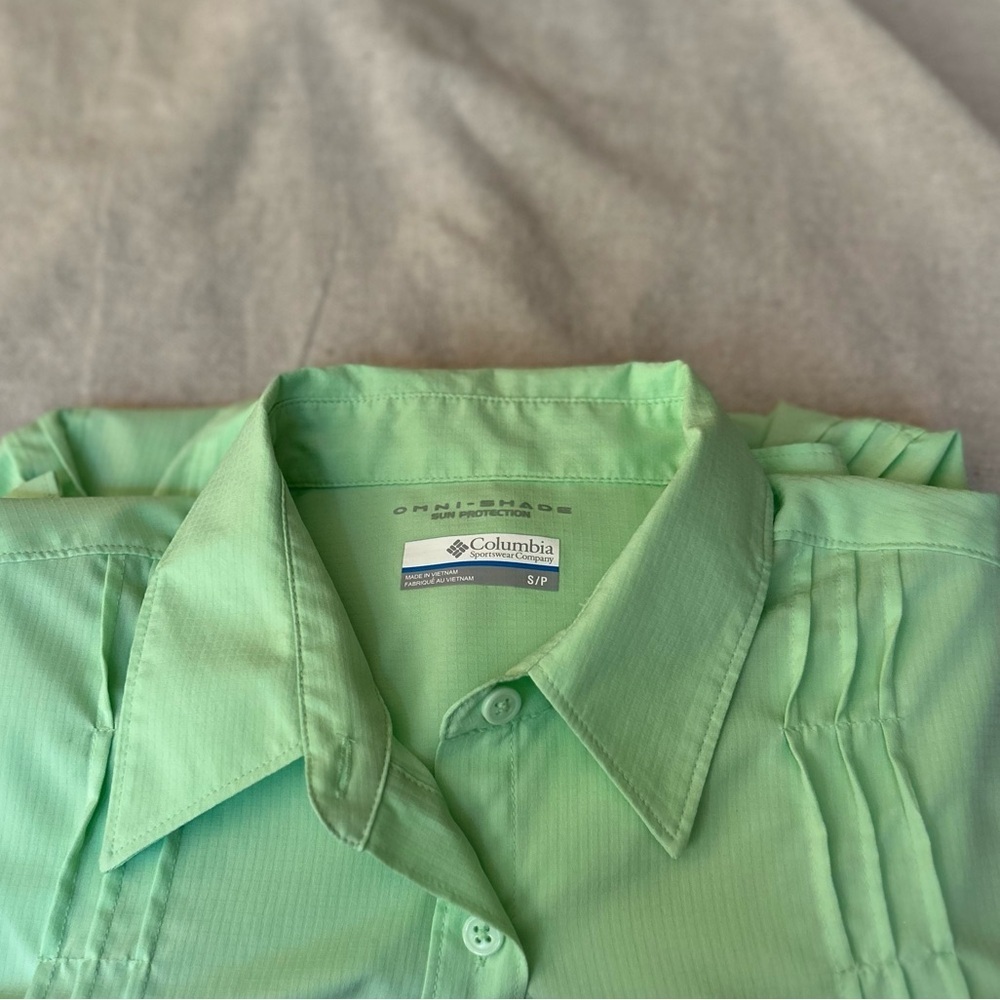 Columbia Shirt Womens Small Green Omni-Shade Hiking Gorpcore Fishing Ruffles - Picture 9 of 16